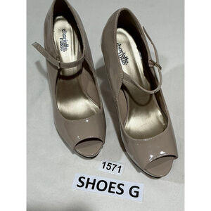 Woman’s Charlotte Russe Patent Leather Platform Heel Peep Toe Beige Shoe 10